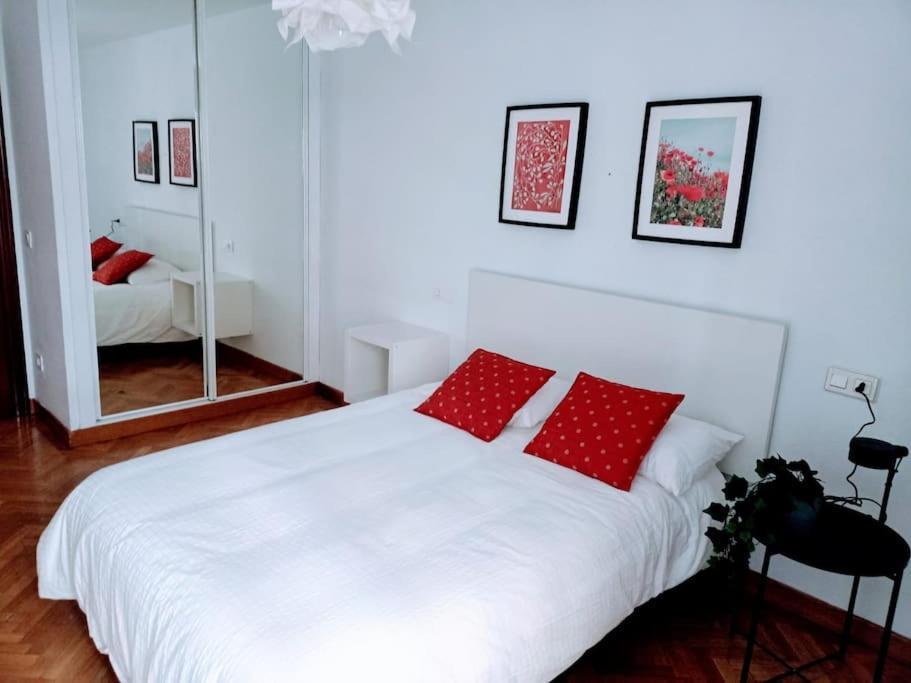 Apartamento Entre Estaciones Apartment Овиедо Екстериор снимка