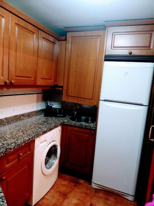 Apartamento Entre Estaciones Apartment Овиедо Екстериор снимка