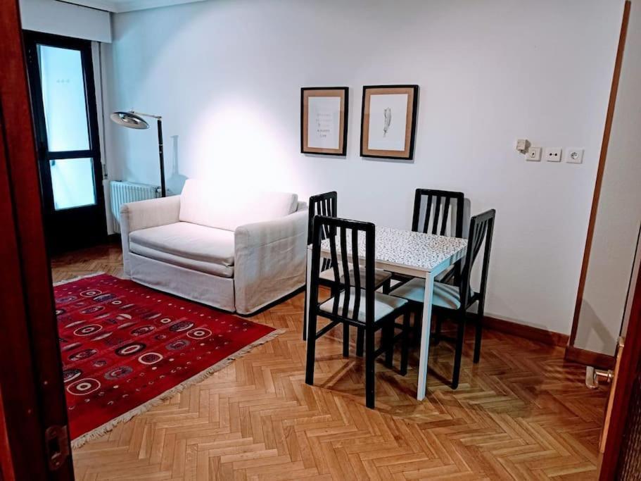 Apartamento Entre Estaciones Apartment Овиедо Екстериор снимка