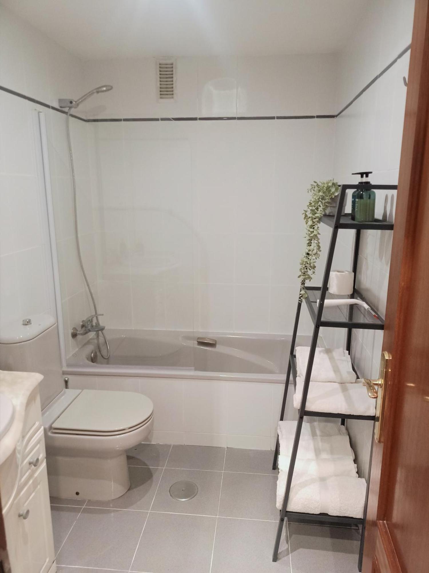 Apartamento Entre Estaciones Apartment Овиедо Екстериор снимка